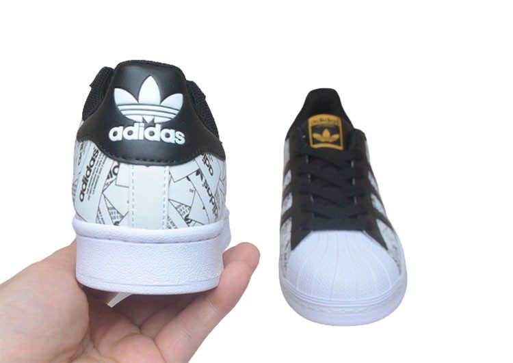 נעלי אדידס-ADIDAS Stan Smith - Black & Logo Print – תמונה 5