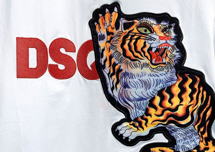 DSQUARED2 TSHIRT MEN SHORT - White and Tiger Logo – תמונה 3