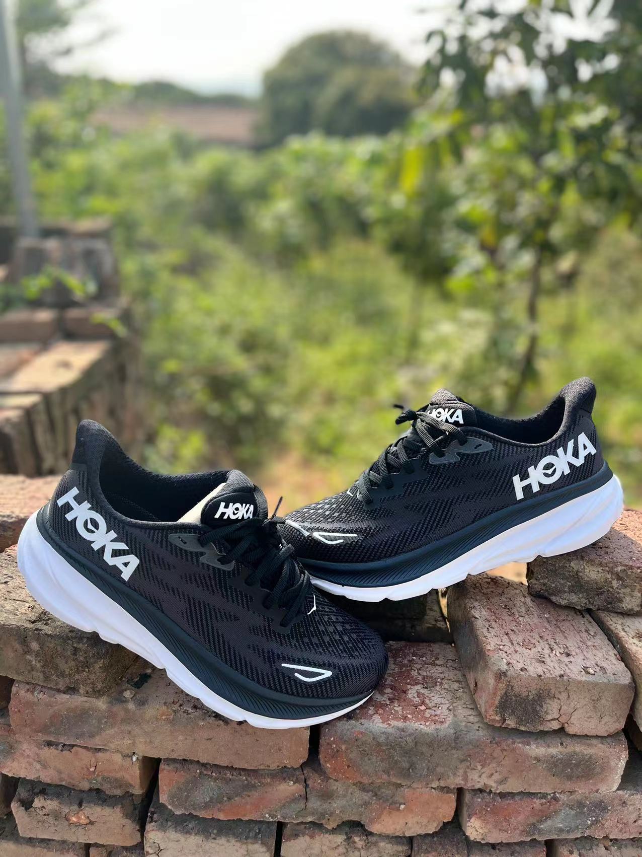 נעלי הוקה-HOKA ONE ONE Clifton 9 White Black – תמונה 5