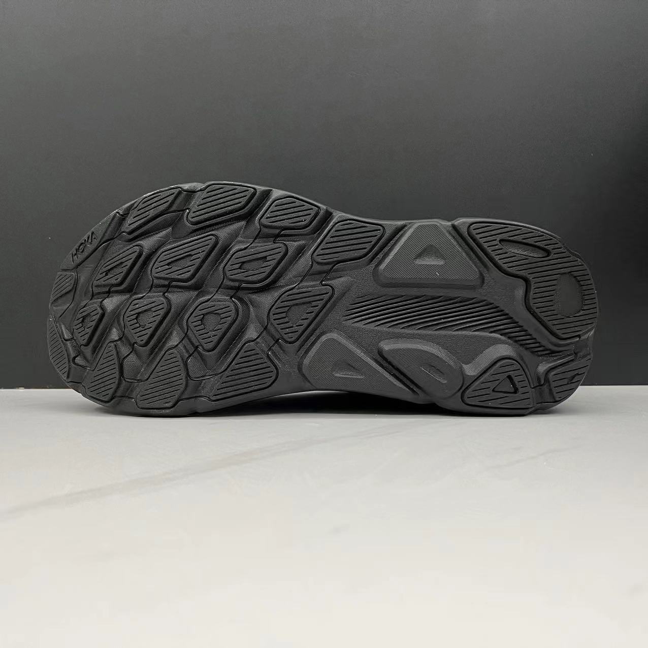 נעלי הוקה-HOKA ONE ONE Clifton 9 Black – תמונה 7