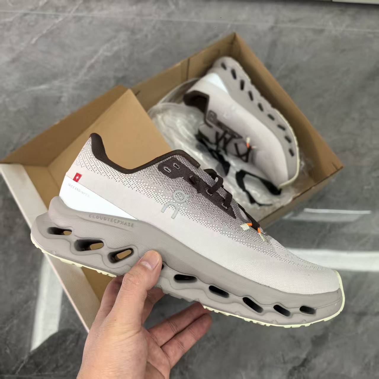 נעלי און קלאוד Cloud ON RUNNING GRAY – תמונה 4